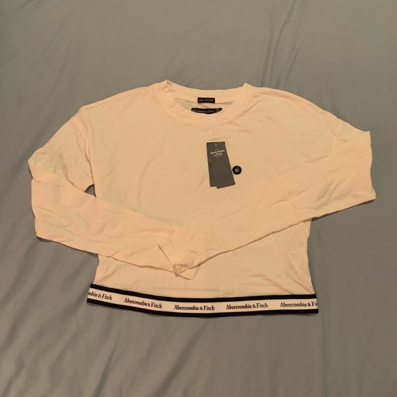 Abercrombie & Fitch Tops - Abercrombie & Fitch long sleeve crop top